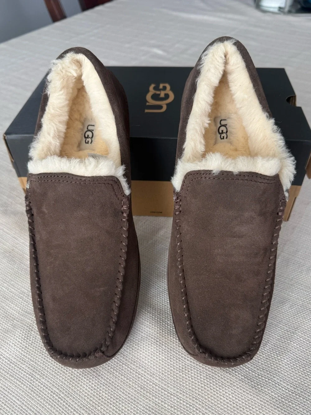 UGG Men’s linscot suede slippers